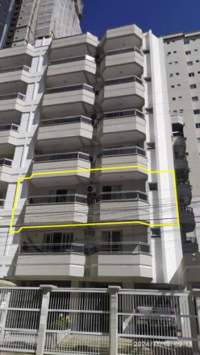 Apartamento confortável em Meia Praia